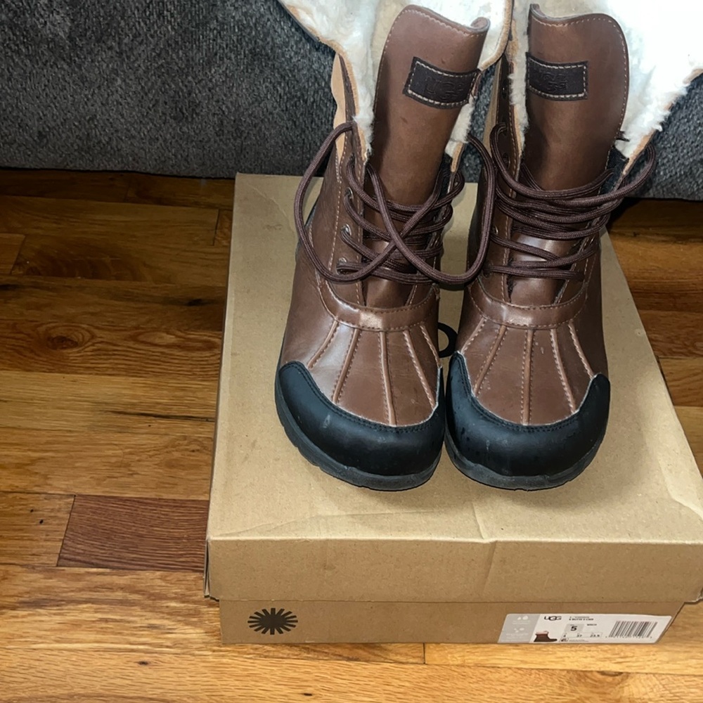 Ugg Butte Boots Kid Sz 5